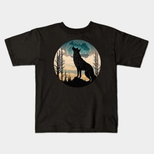 wolf looking to the moon Kids T-Shirt